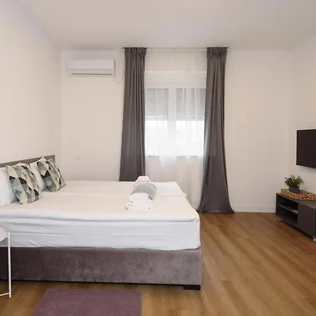 6 Apartman *
